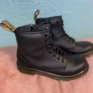 Dr. Martens COMBAT BOOT - KIDS size 4